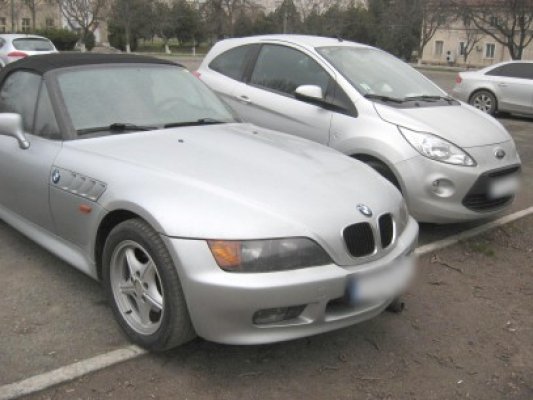 BMW Z3 şi alte două autoturisme, toate furate, descoperite în Constanţa